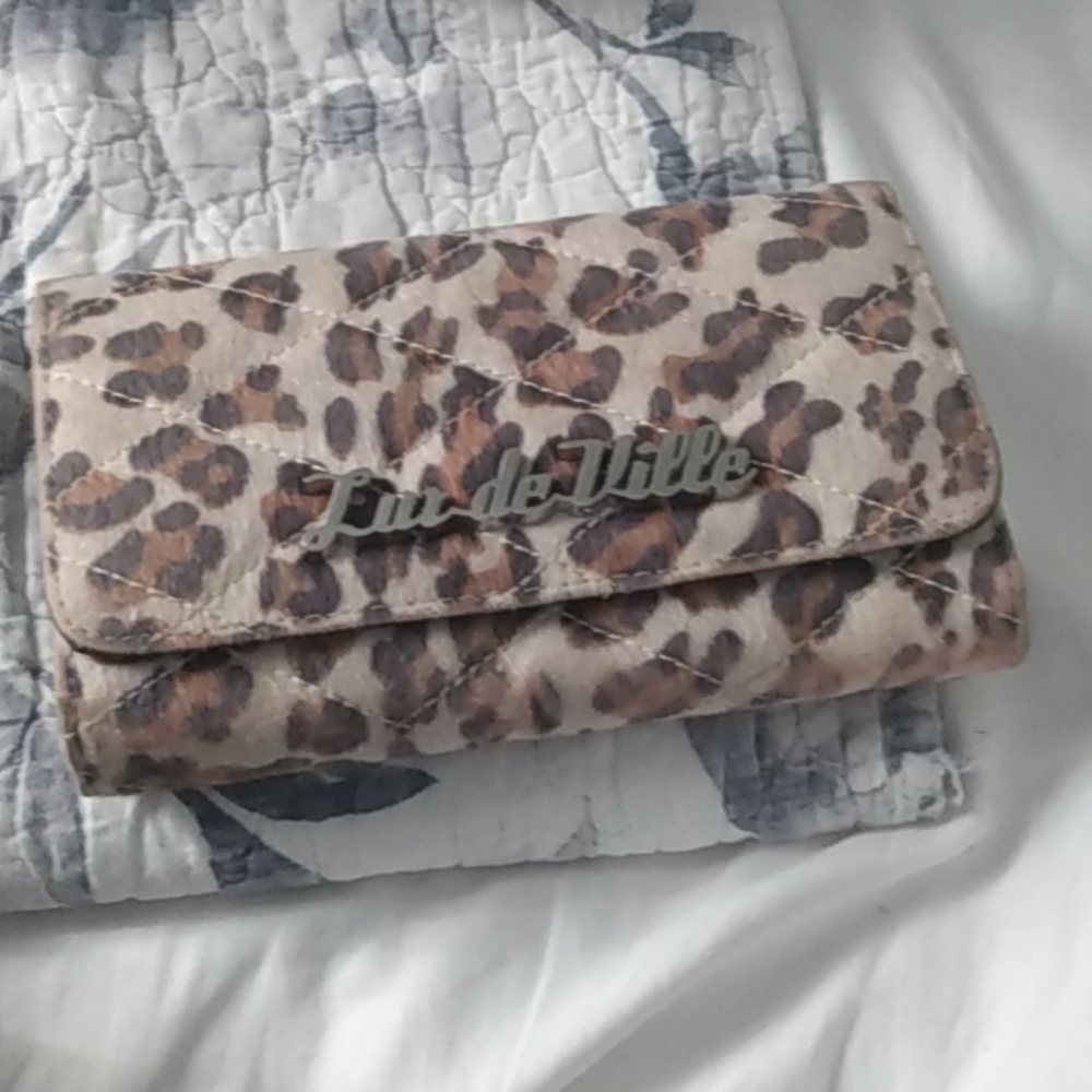 Lux de ville leopard wallet